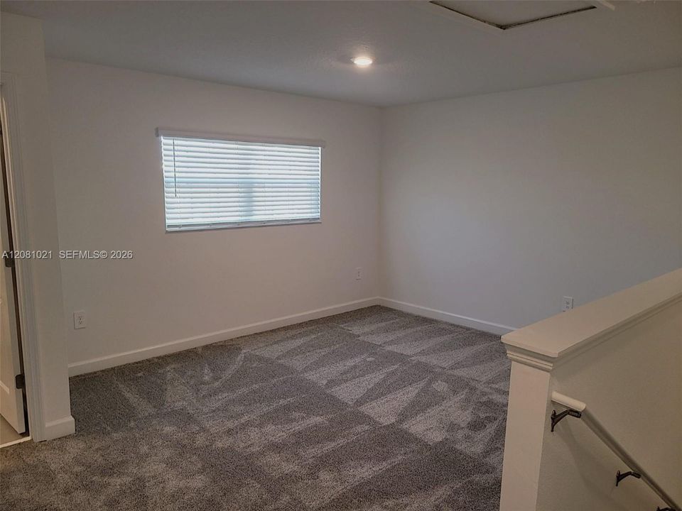 For Sale: $575,000 (5 beds, 3 baths, 2638 Square Feet)