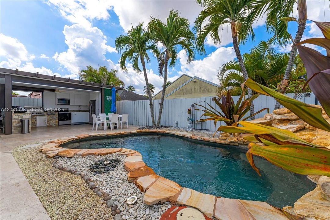 For Sale: $749,000 (3 beds, 2 baths, 1673 Square Feet)
