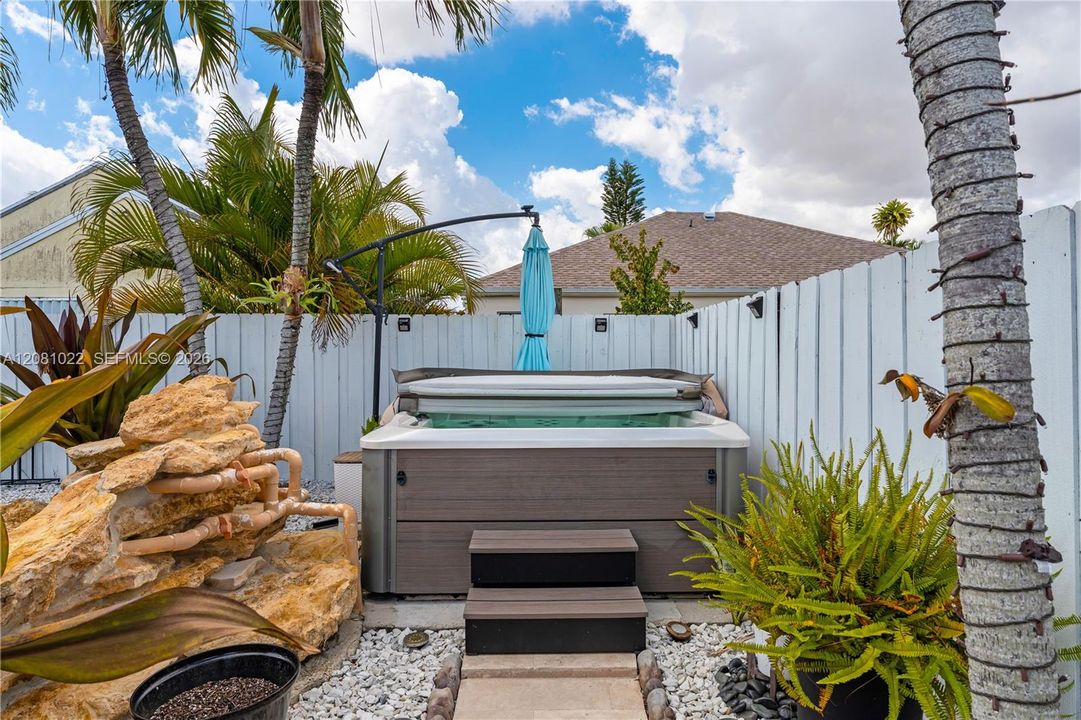 For Sale: $749,000 (3 beds, 2 baths, 1673 Square Feet)