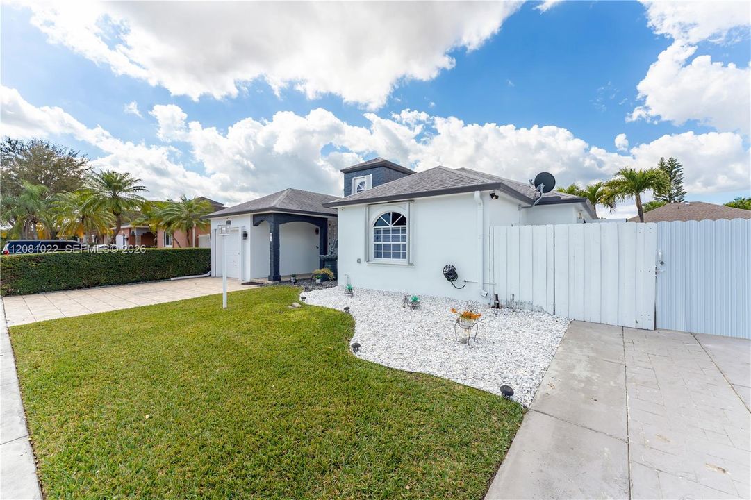 For Sale: $749,000 (3 beds, 2 baths, 1673 Square Feet)