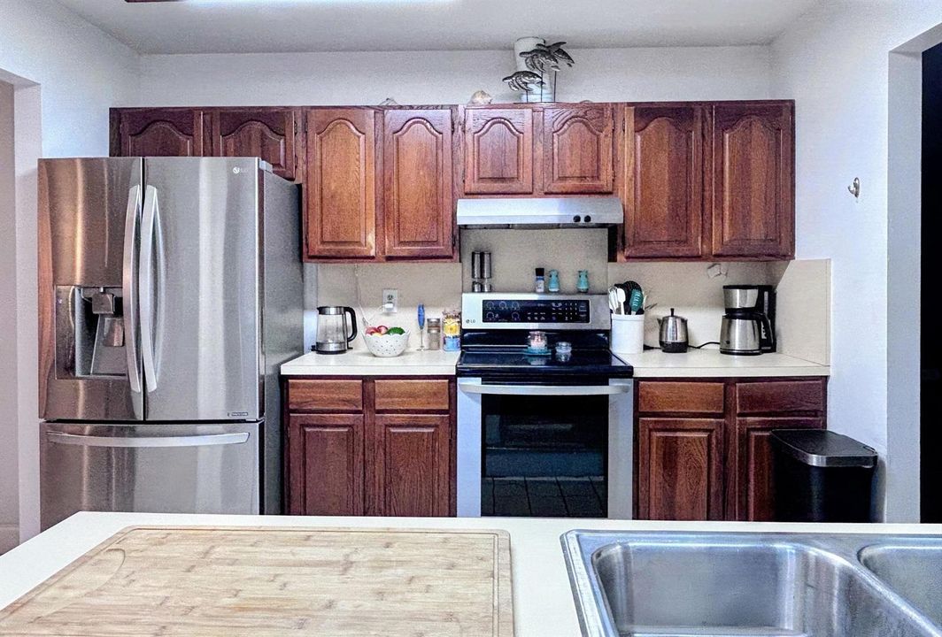 Kitchen w/ solid cabinets