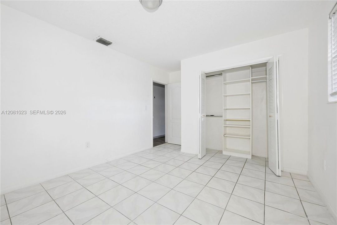 В аренду: $3,200 (2 спален, 1 ванн, 2260 Квадратных фут)