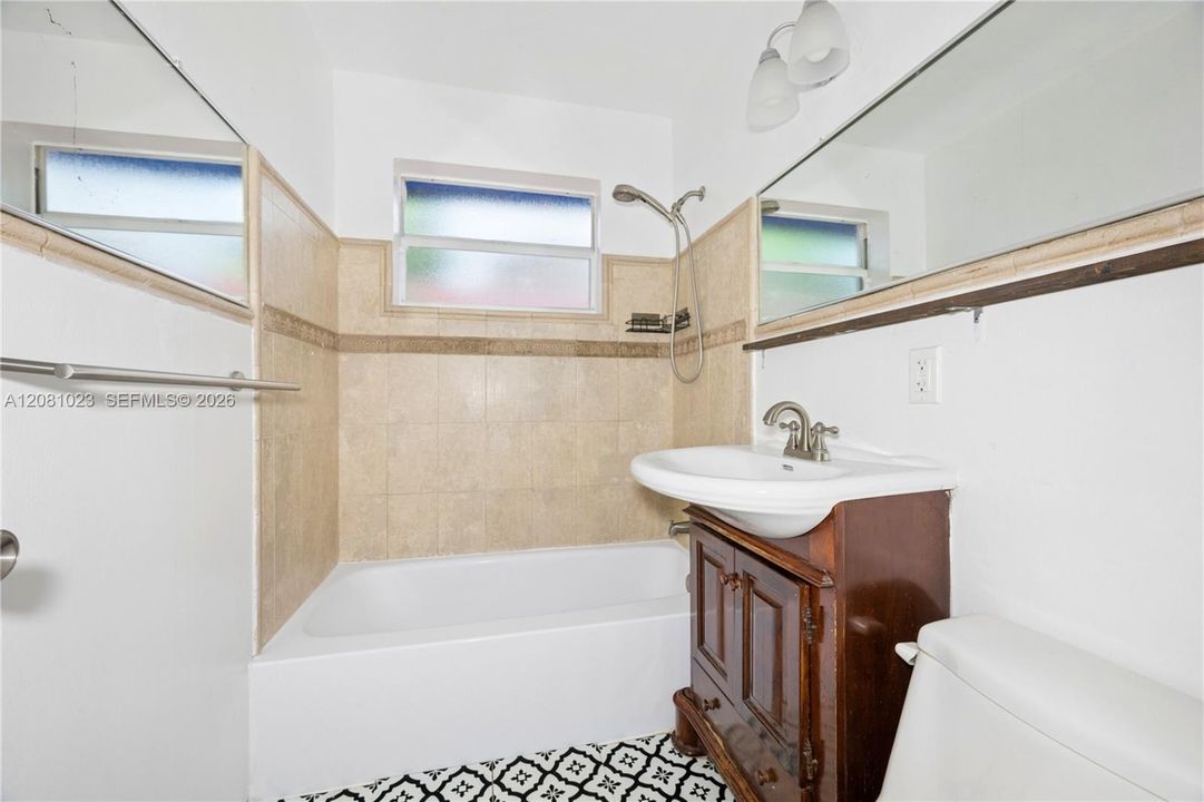 В аренду: $3,200 (2 спален, 1 ванн, 2260 Квадратных фут)