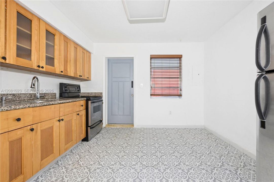 В аренду: $3,200 (2 спален, 1 ванн, 2260 Квадратных фут)