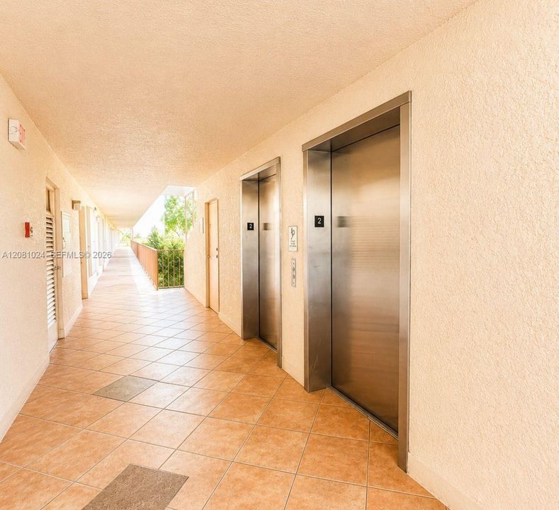 На продажу: $109,900 (1 спален, 2 ванн, 925 Квадратных фут)