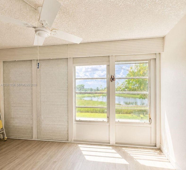 На продажу: $109,900 (1 спален, 2 ванн, 925 Квадратных фут)