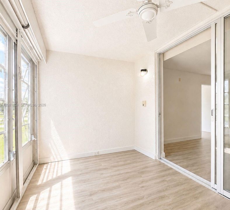 На продажу: $109,900 (1 спален, 2 ванн, 925 Квадратных фут)