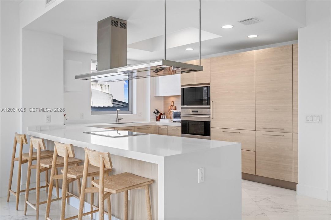 For Rent: $8,500 (2 beds, 2 baths, 1958 Square Feet)
