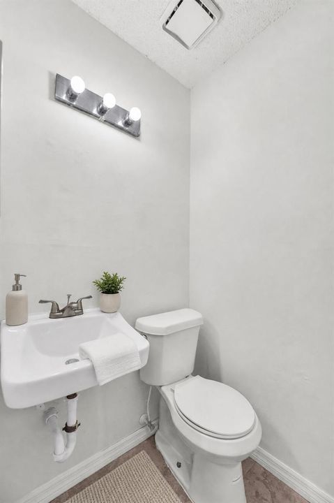 09-Powder-Room