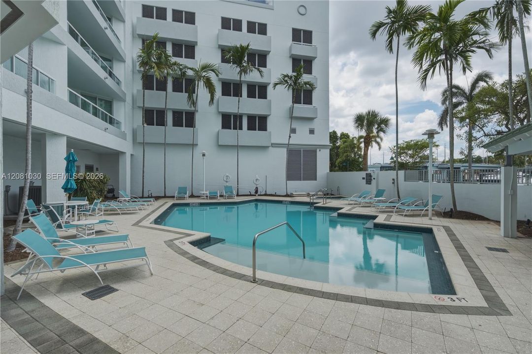 For Sale: $495,000 (1 beds, 1 baths, 892 Square Feet)