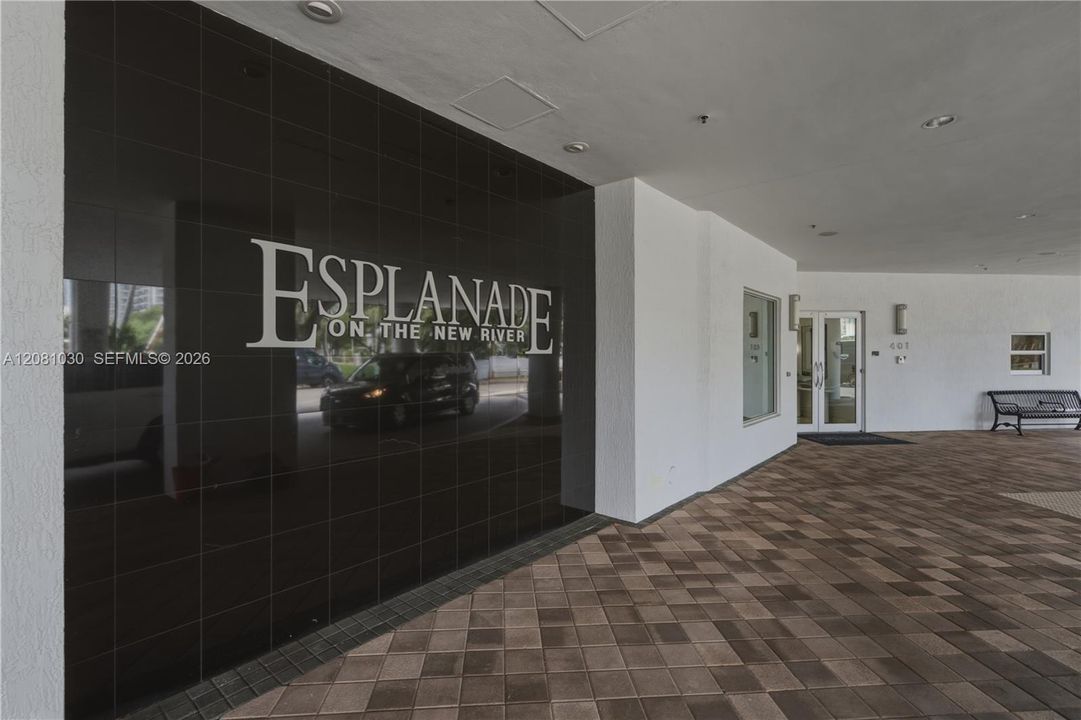 For Sale: $495,000 (1 beds, 1 baths, 892 Square Feet)