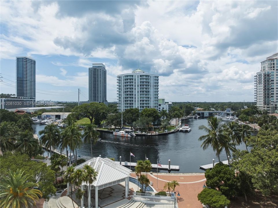 For Sale: $495,000 (1 beds, 1 baths, 892 Square Feet)