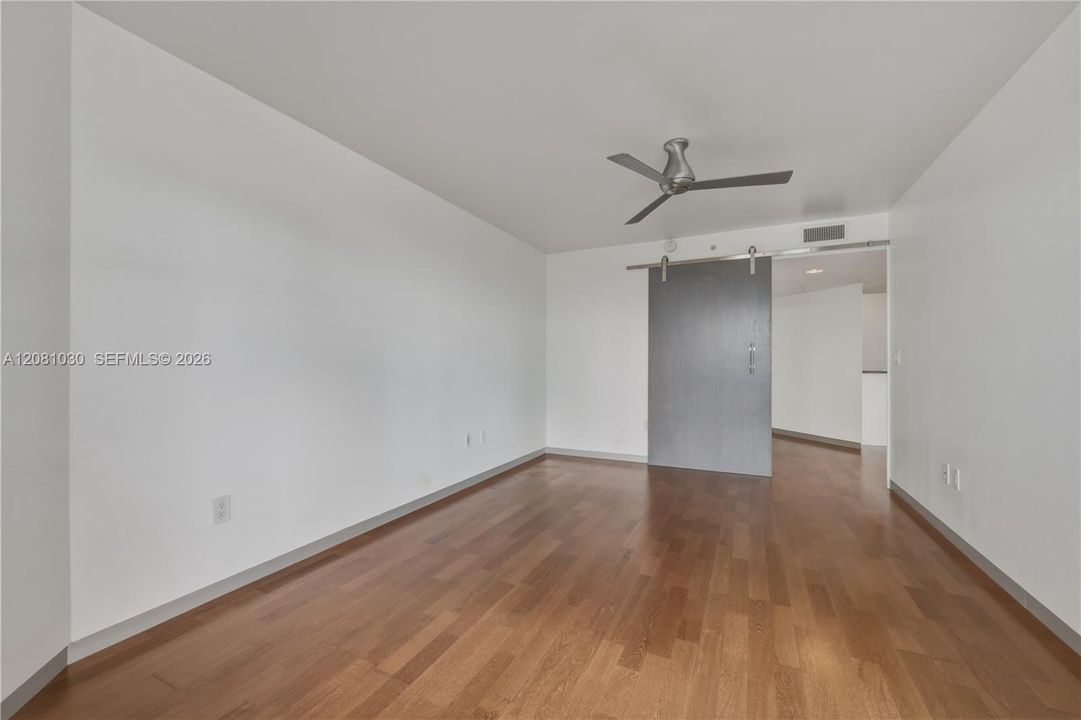 For Sale: $495,000 (1 beds, 1 baths, 892 Square Feet)