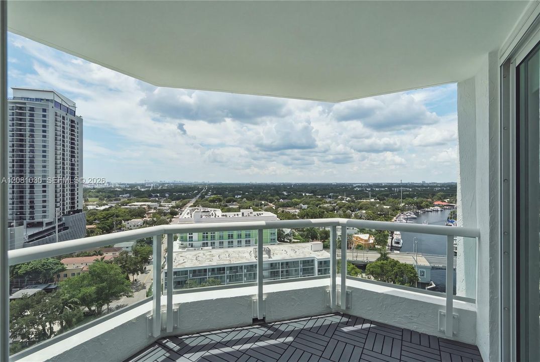 For Sale: $495,000 (1 beds, 1 baths, 892 Square Feet)