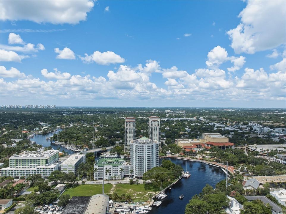 For Sale: $495,000 (1 beds, 1 baths, 892 Square Feet)