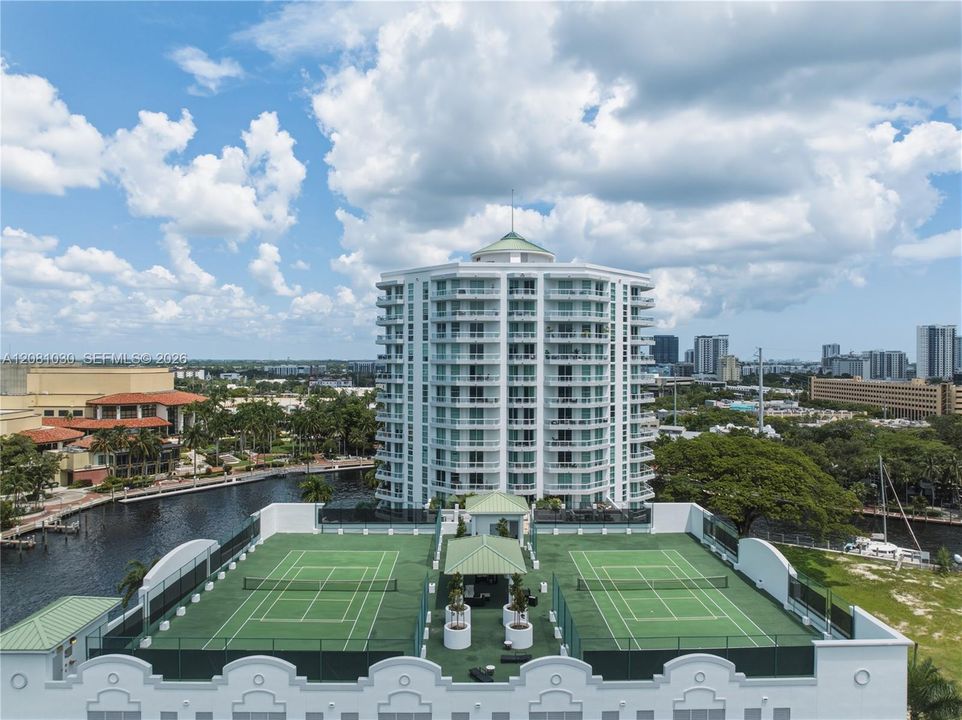 For Sale: $495,000 (1 beds, 1 baths, 892 Square Feet)