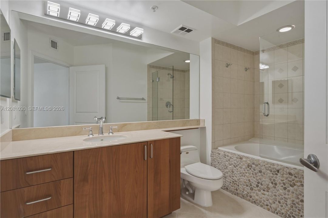For Sale: $495,000 (1 beds, 1 baths, 892 Square Feet)