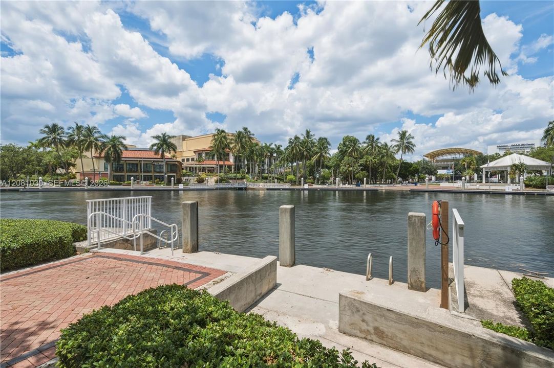 For Sale: $495,000 (1 beds, 1 baths, 892 Square Feet)