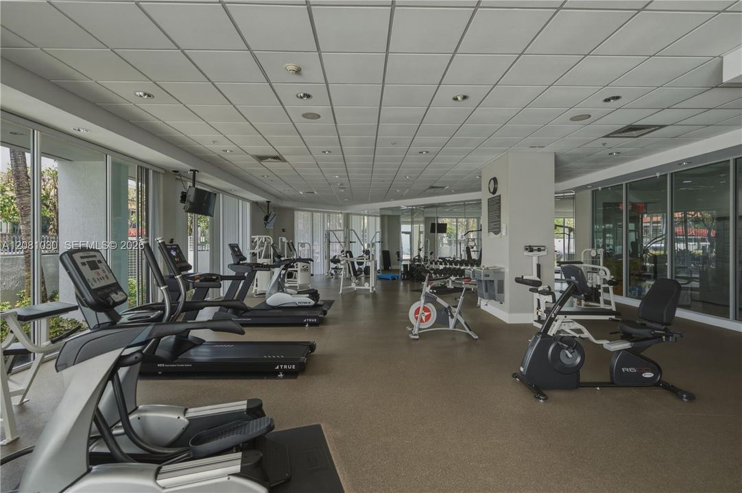 For Sale: $495,000 (1 beds, 1 baths, 892 Square Feet)