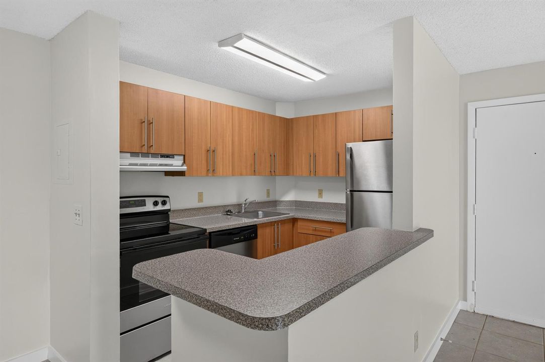 10717 apt 106-14