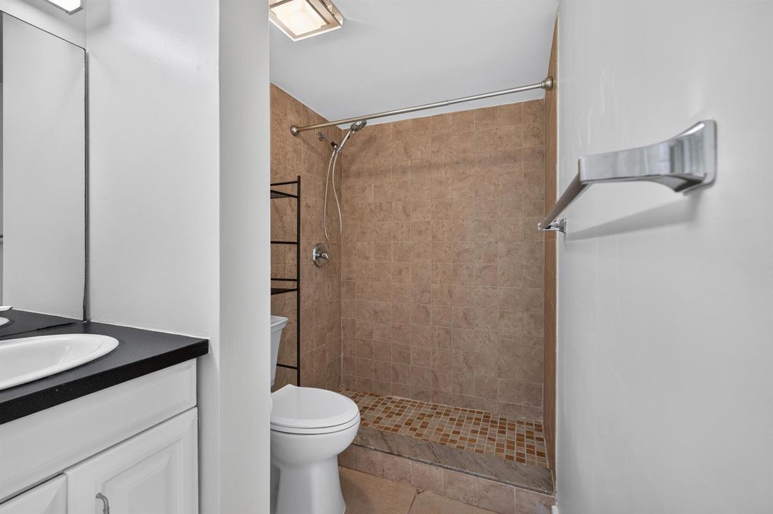 10717 apt 106-21