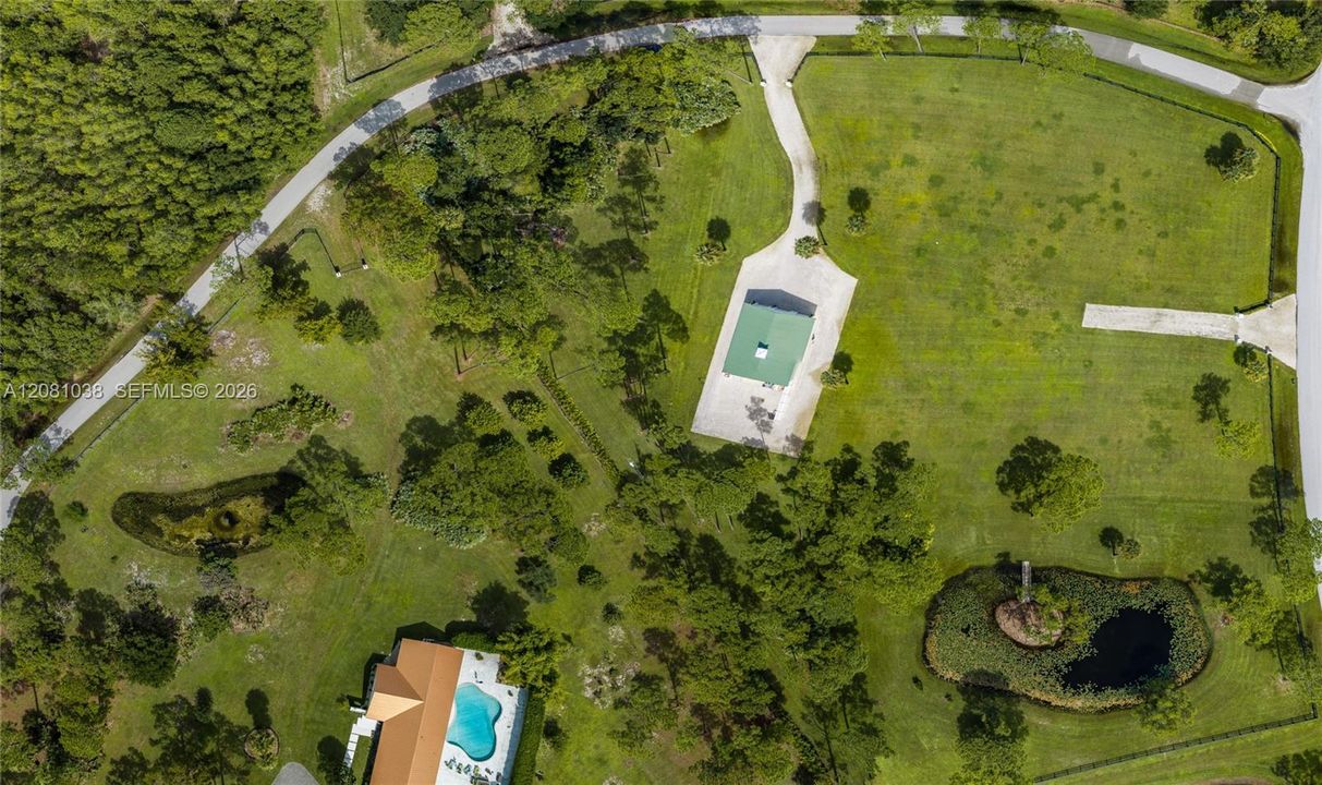 На продажу: $1,175,000 (5.25 acres)