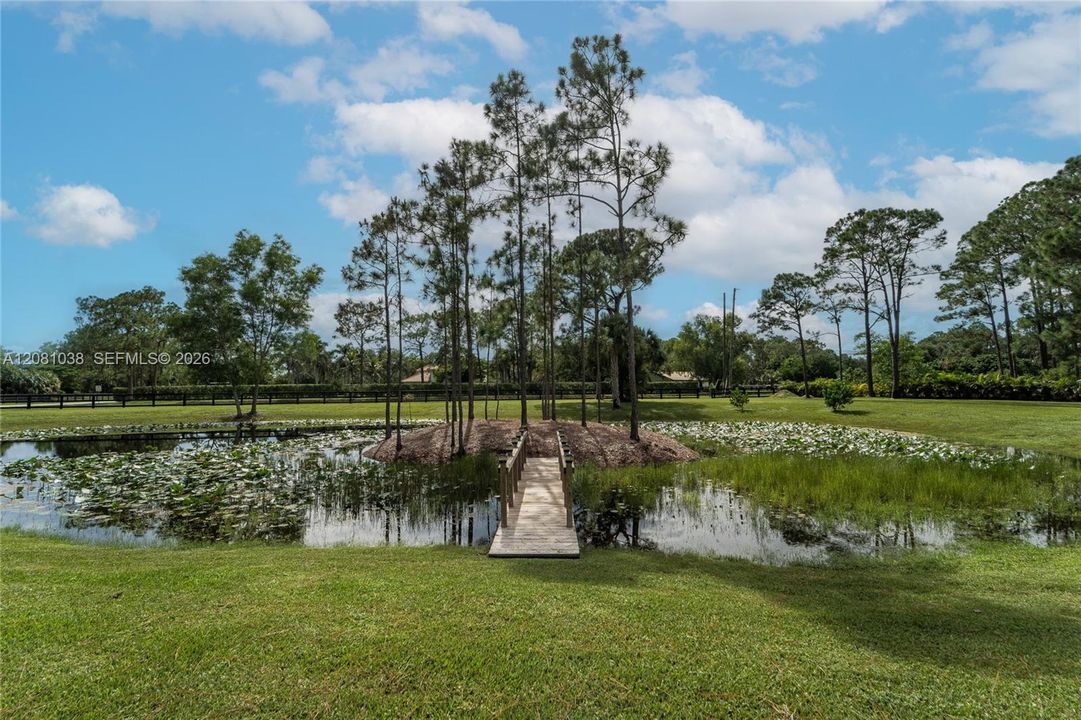 На продажу: $1,175,000 (5.25 acres)
