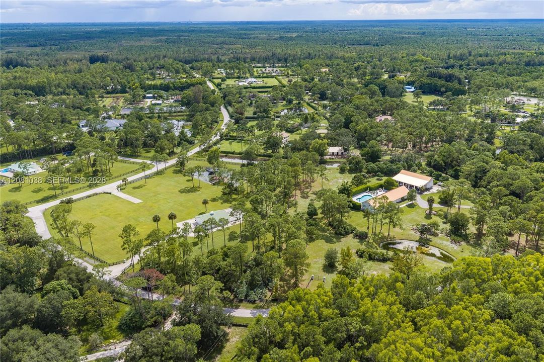 На продажу: $1,175,000 (5.25 acres)