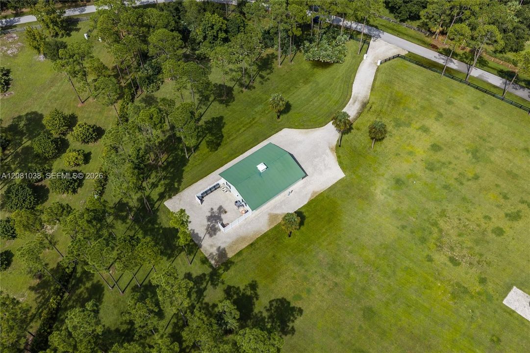 На продажу: $1,175,000 (5.25 acres)