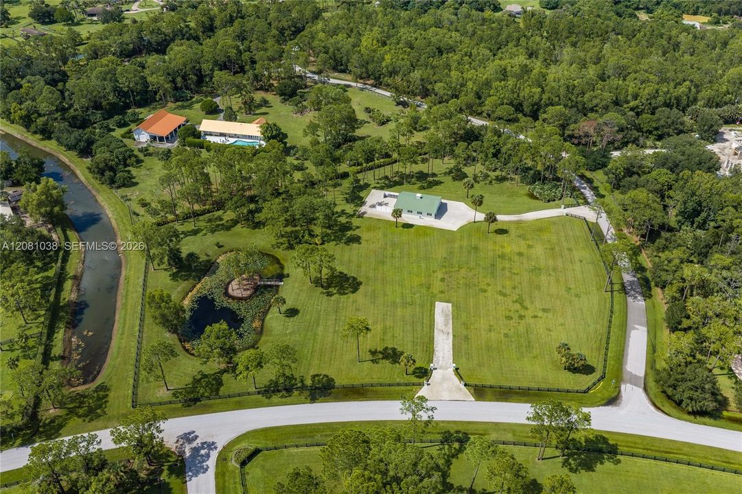 На продажу: $1,175,000 (5.25 acres)