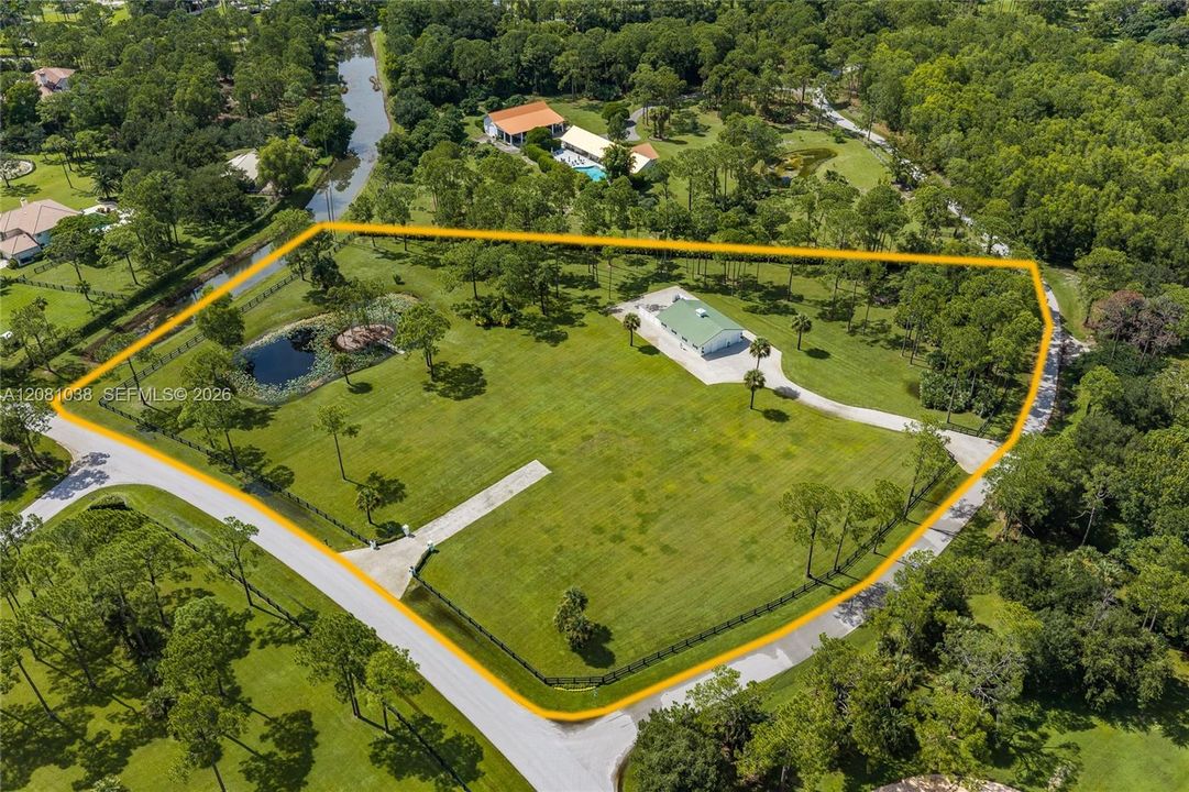 На продажу: $1,175,000 (5.25 acres)