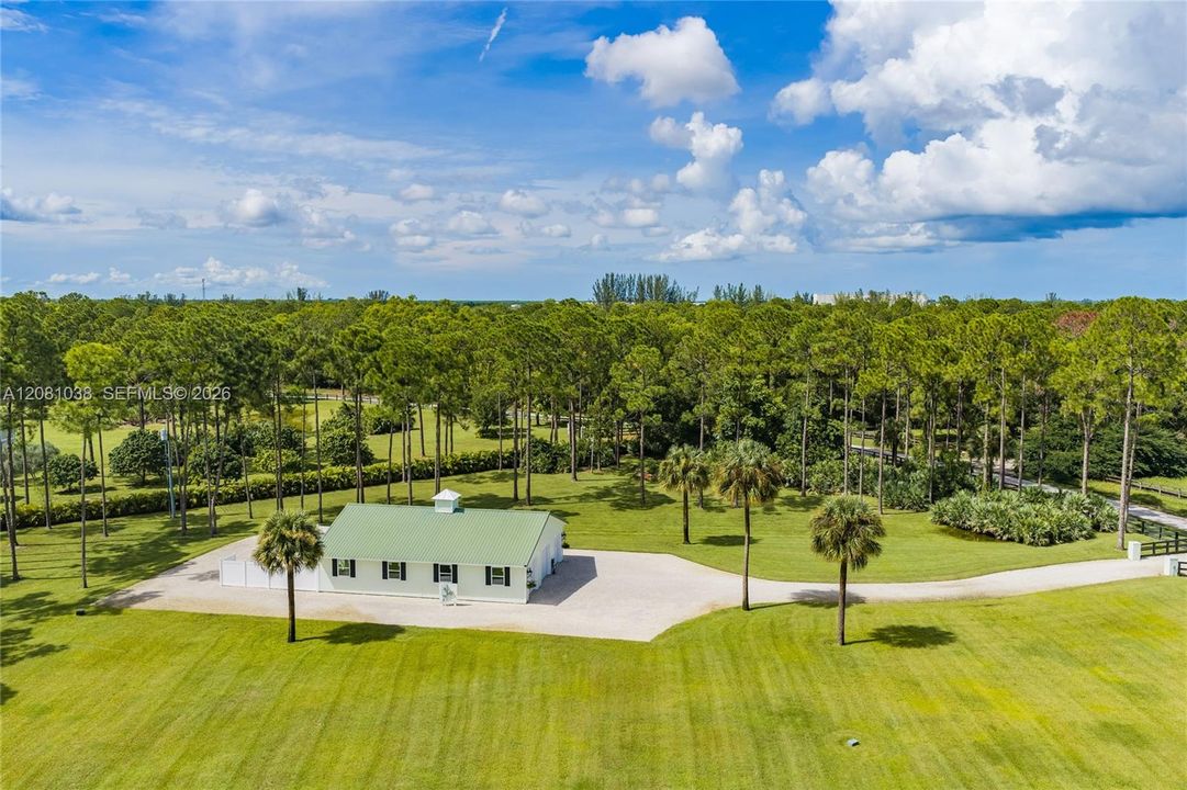 На продажу: $1,175,000 (5.25 acres)