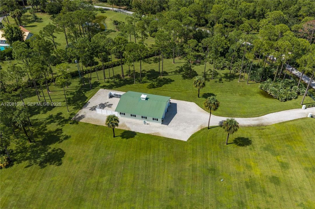На продажу: $1,175,000 (5.25 acres)