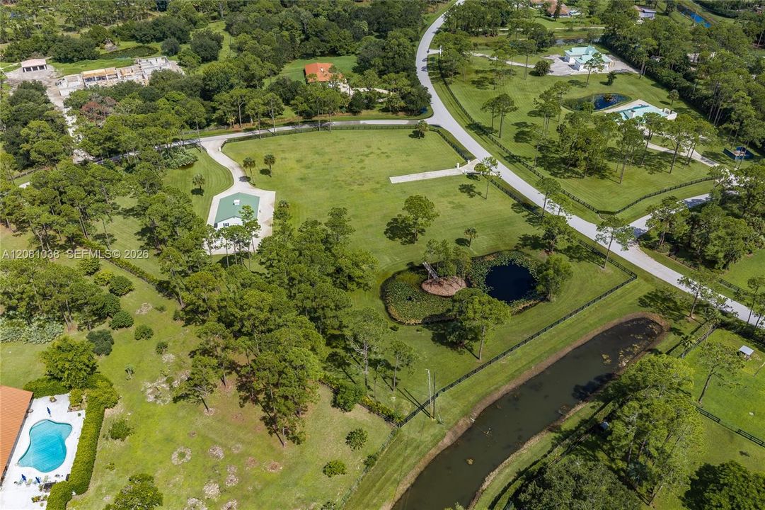 На продажу: $1,175,000 (5.25 acres)