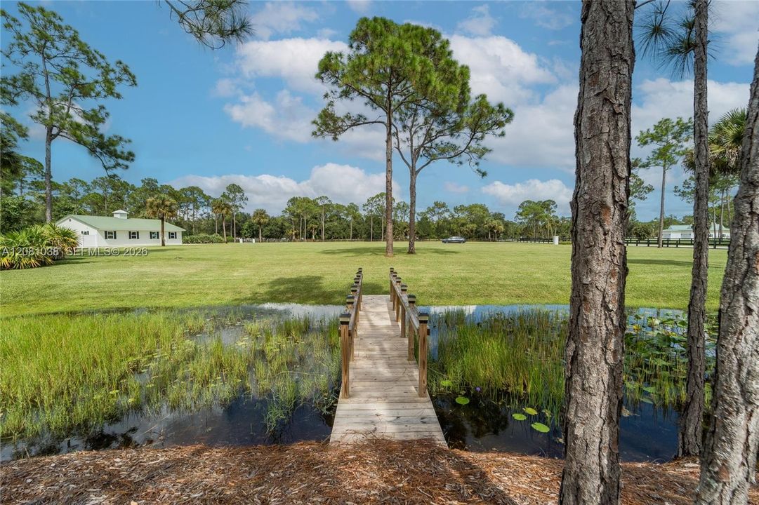 На продажу: $1,175,000 (5.25 acres)