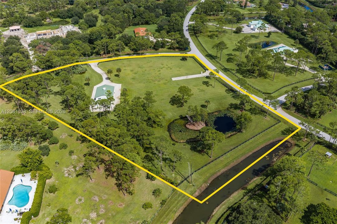 На продажу: $1,175,000 (5.25 acres)