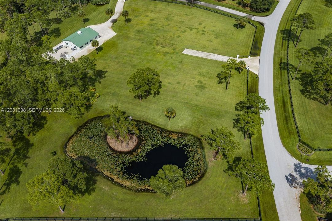 На продажу: $1,175,000 (5.25 acres)