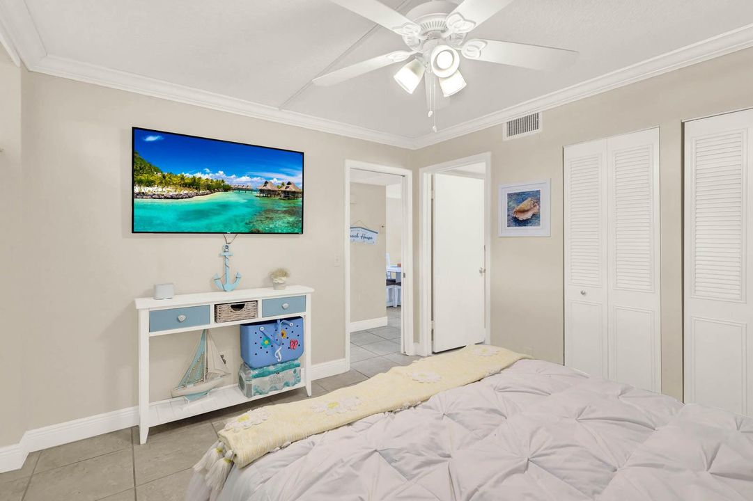 9-107_Circle_Bay-30