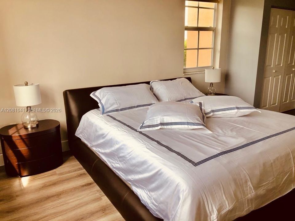 For Rent: $3,500 (2 beds, 2 baths, 1180 Square Feet)