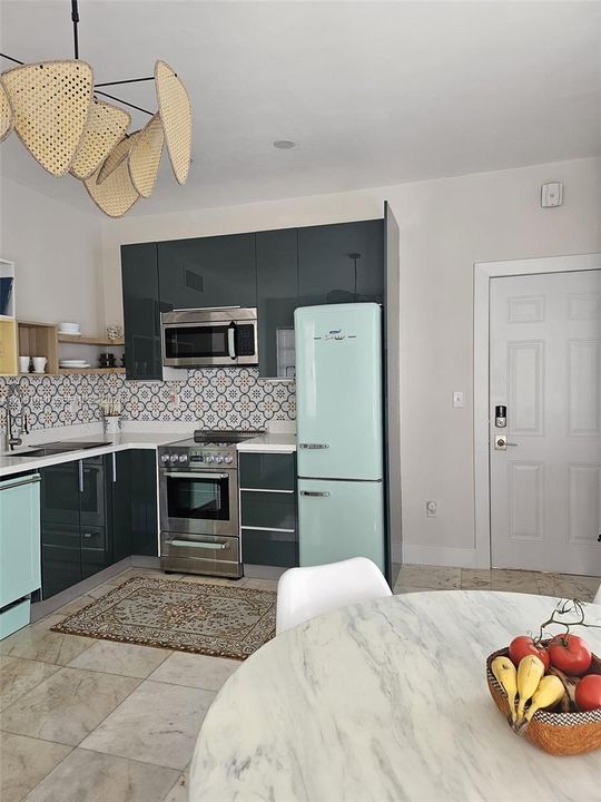 For Sale: $299,500 (2 beds, 1 baths, 608 Square Feet)