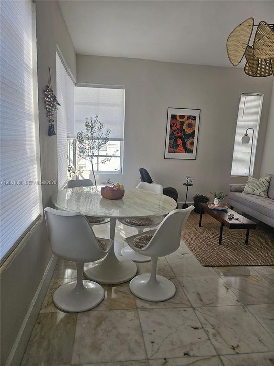 For Sale: $299,500 (2 beds, 1 baths, 608 Square Feet)