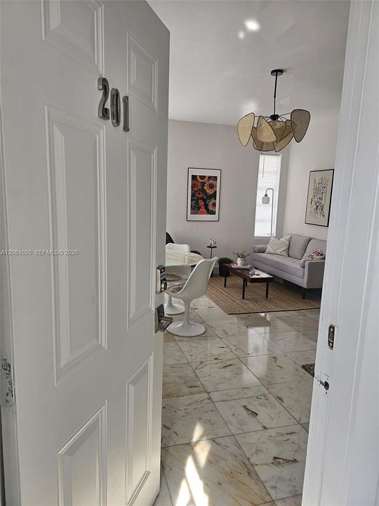 For Sale: $299,500 (2 beds, 1 baths, 608 Square Feet)