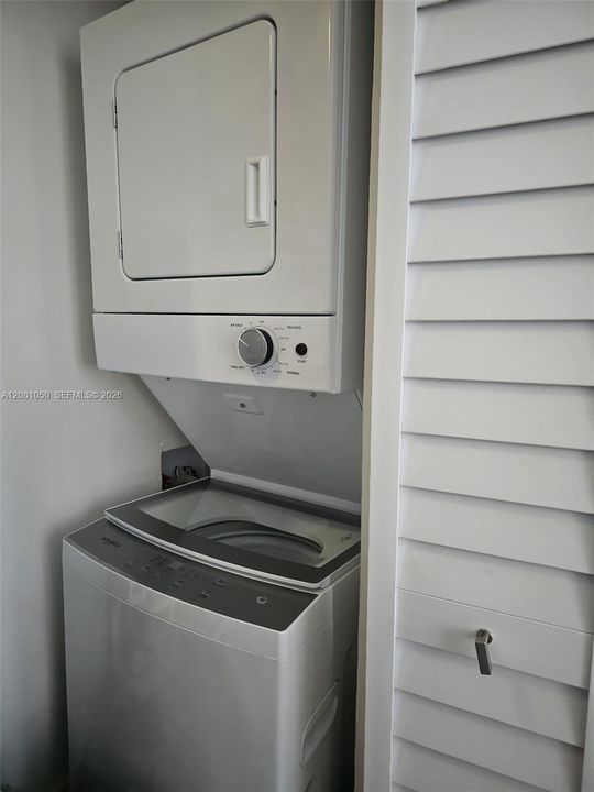 For Sale: $299,500 (2 beds, 1 baths, 608 Square Feet)