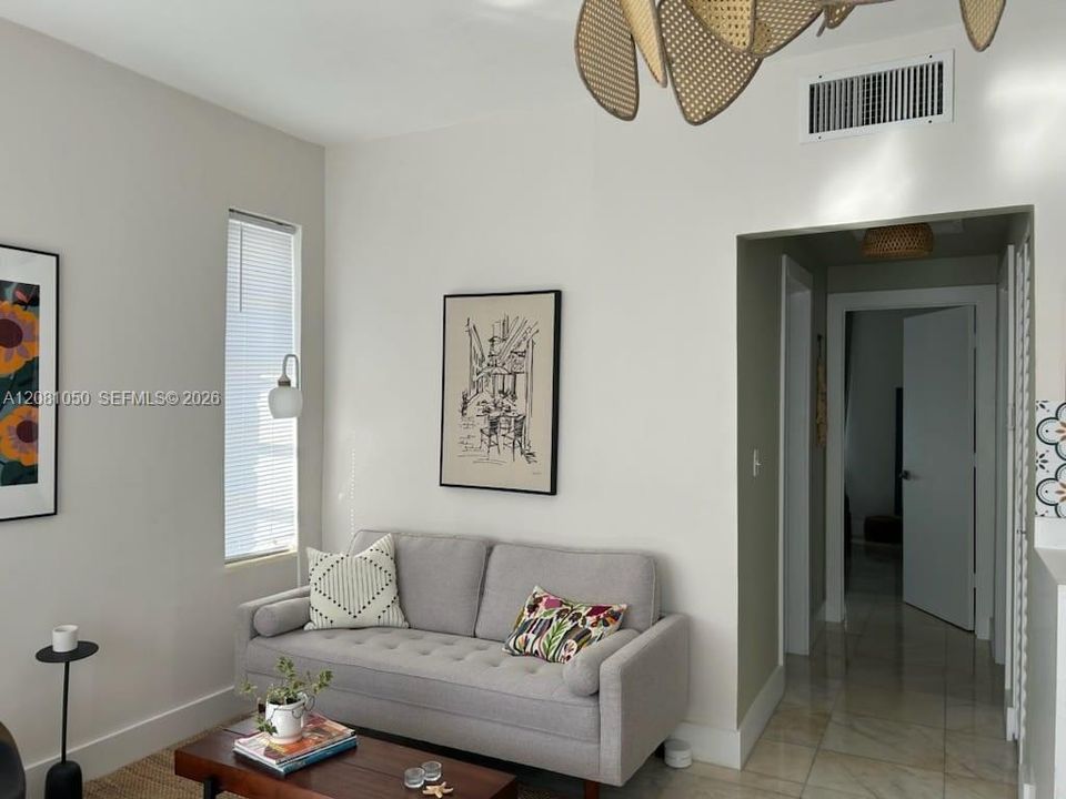 For Sale: $299,500 (2 beds, 1 baths, 608 Square Feet)