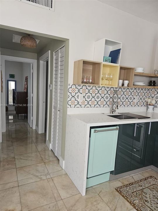 For Sale: $299,500 (2 beds, 1 baths, 608 Square Feet)