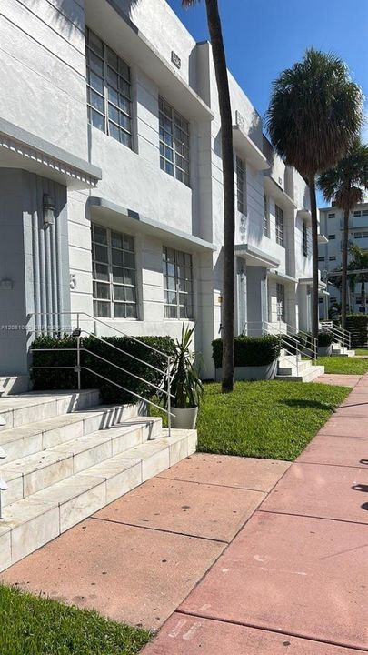 For Sale: $299,500 (2 beds, 1 baths, 608 Square Feet)