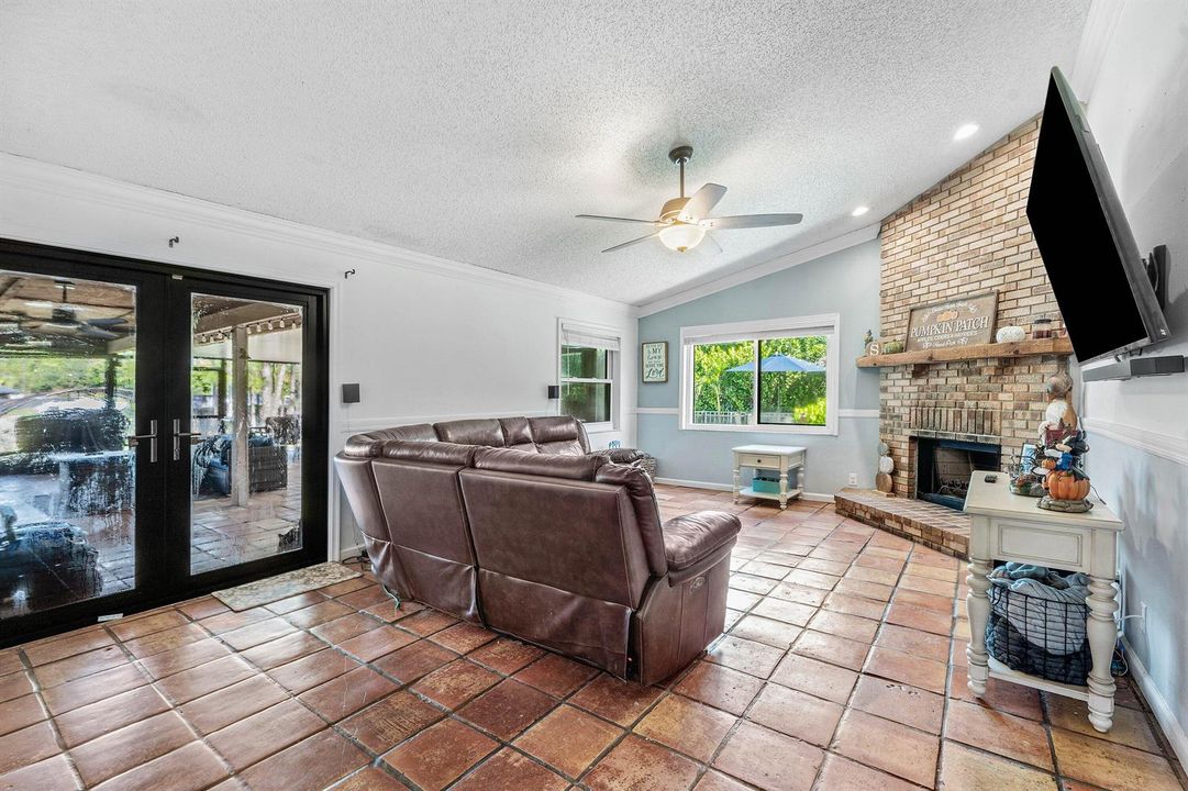 011-18429SycamoreDriveWest-TheAcreage-FL