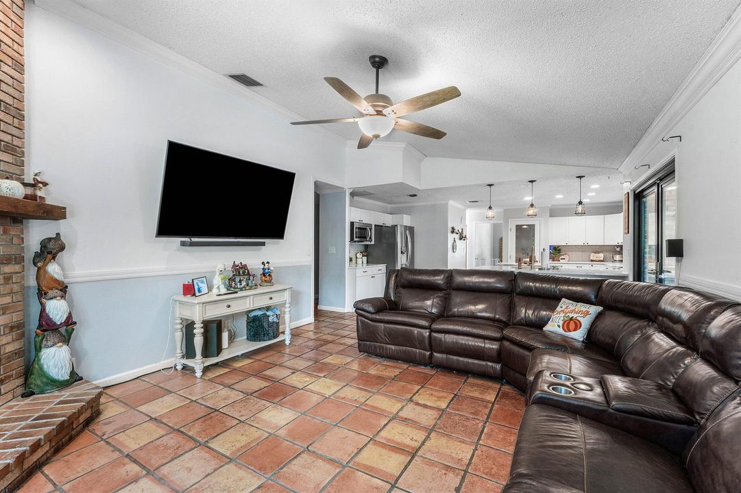012-18429SycamoreDriveWest-TheAcreage-FL
