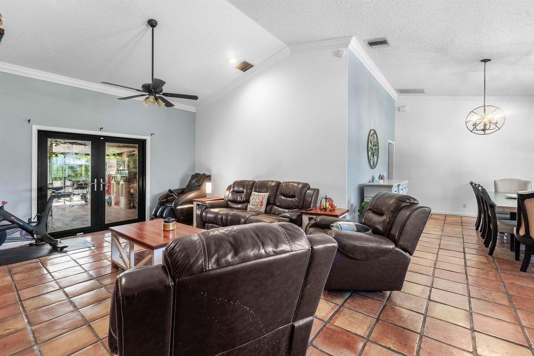 010-18429SycamoreDriveWest-TheAcreage-FL