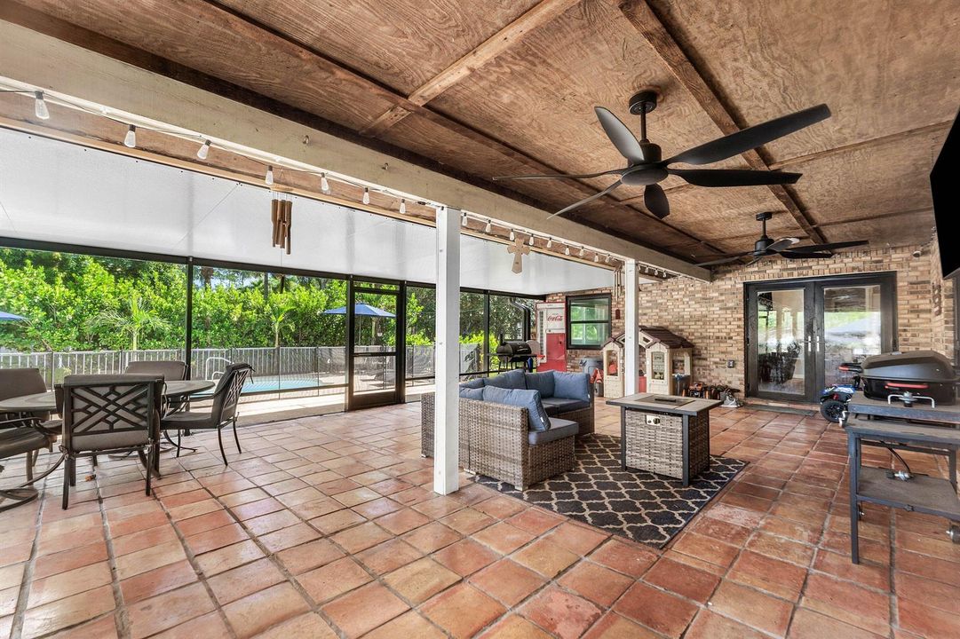 031-18429SycamoreDriveWest-TheAcreage-FL